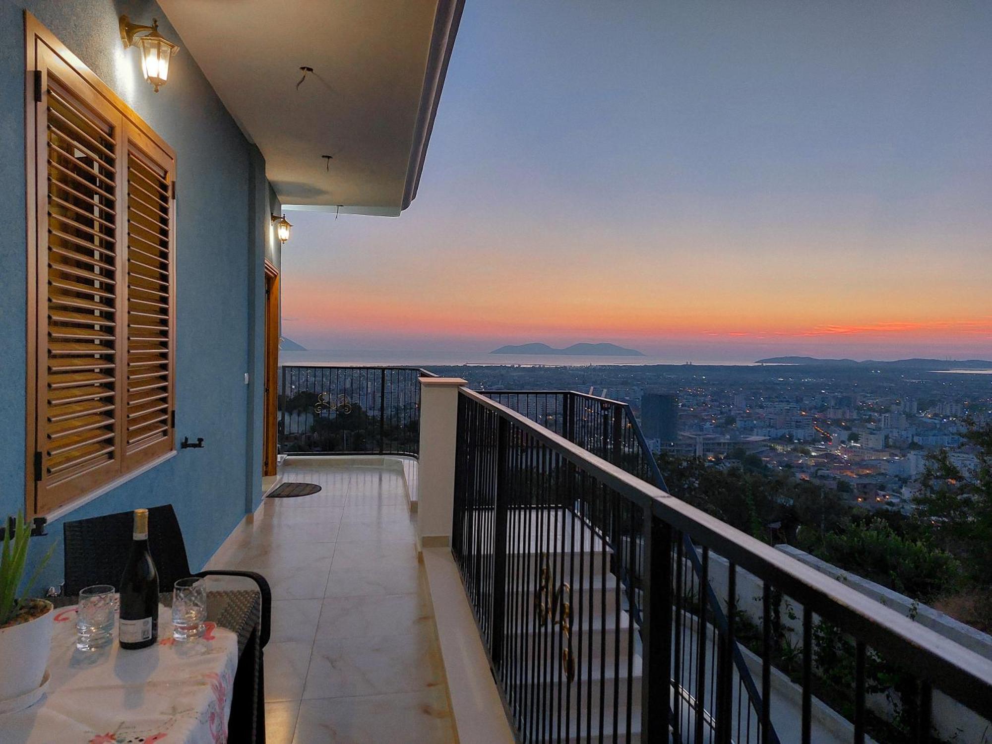 Vila Luzaj * Vlorë