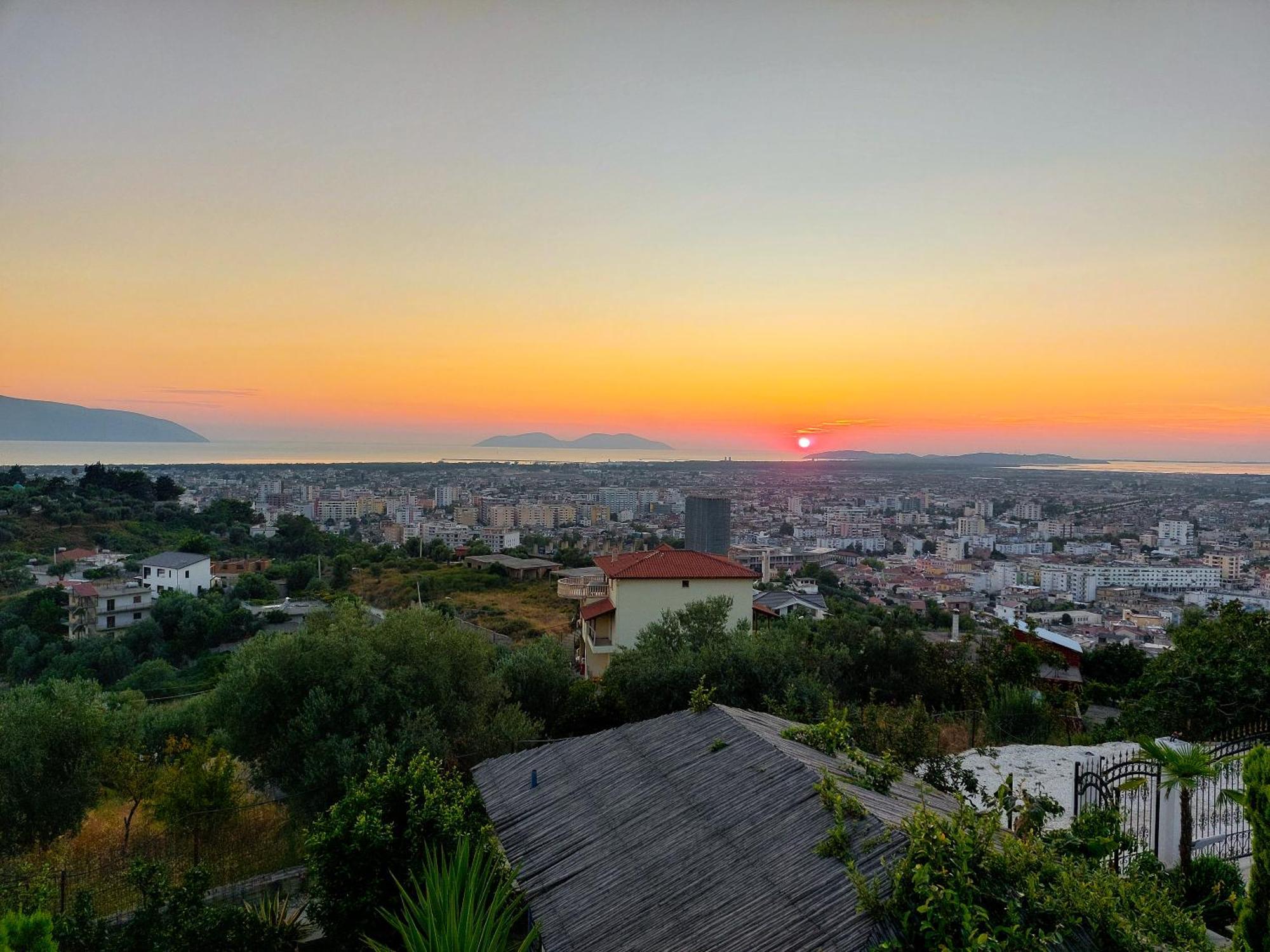 Vila Luzaj *