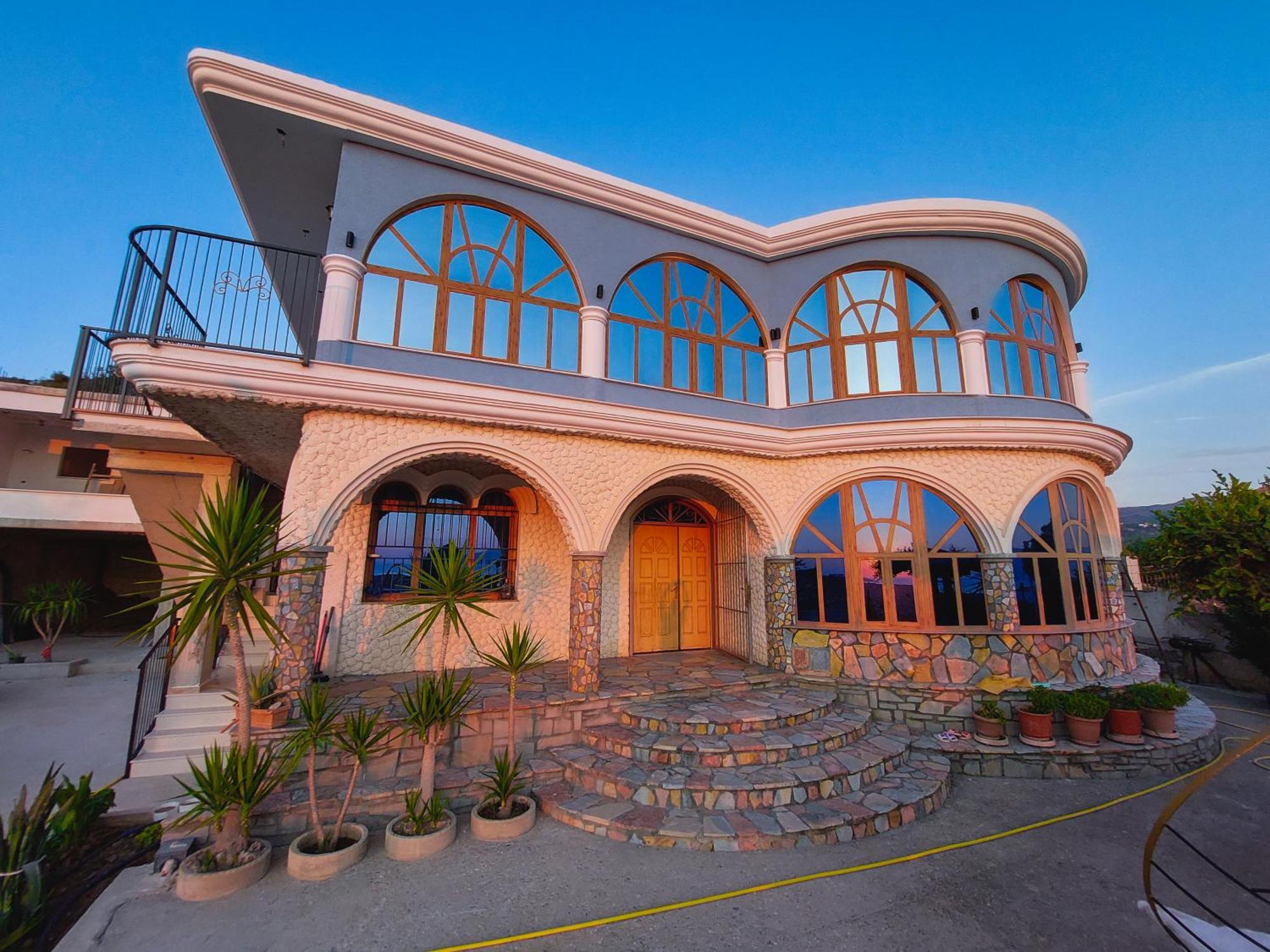Vila Luzaj Vlorë