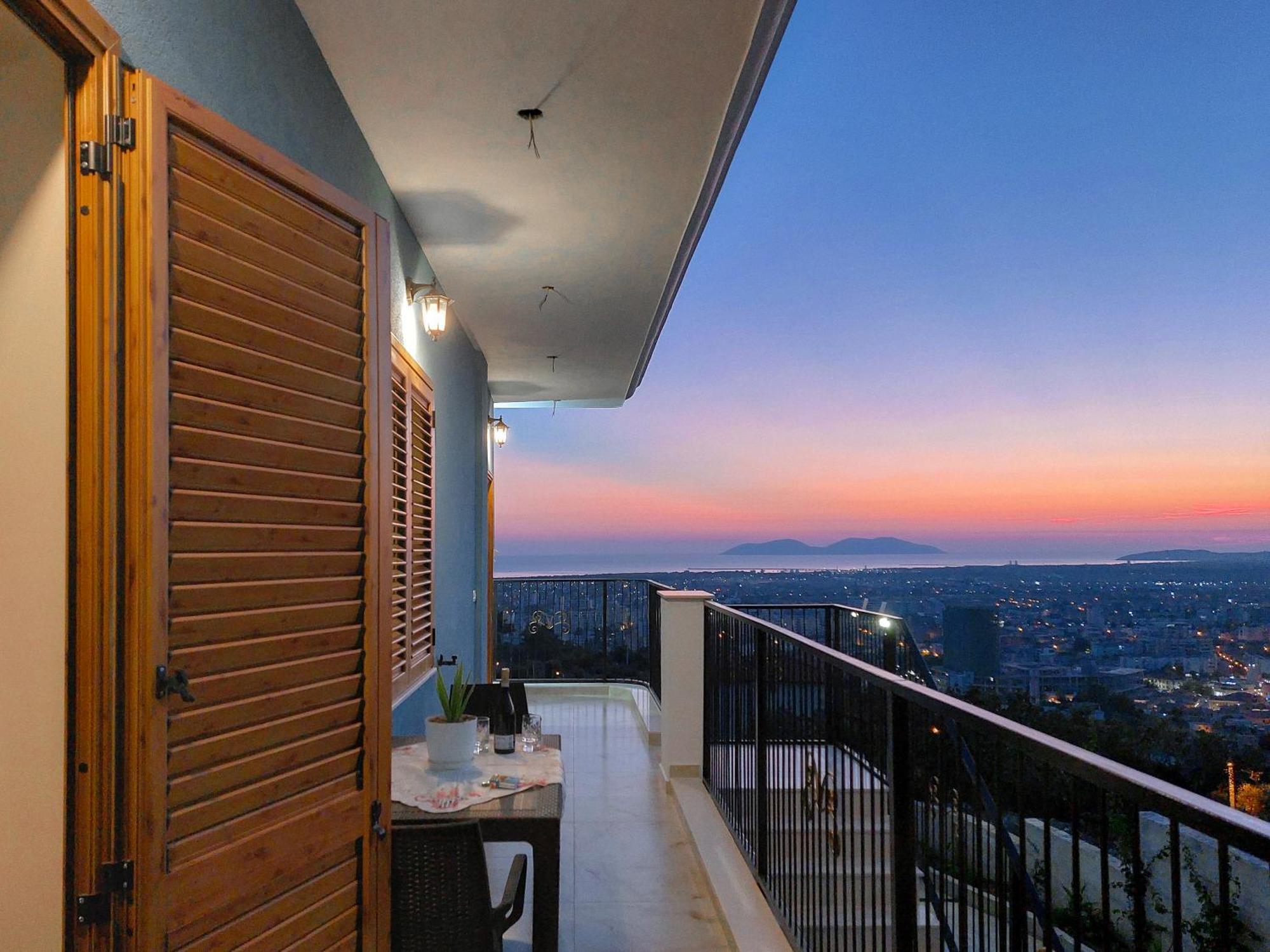 Vila Luzaj * Vlorë